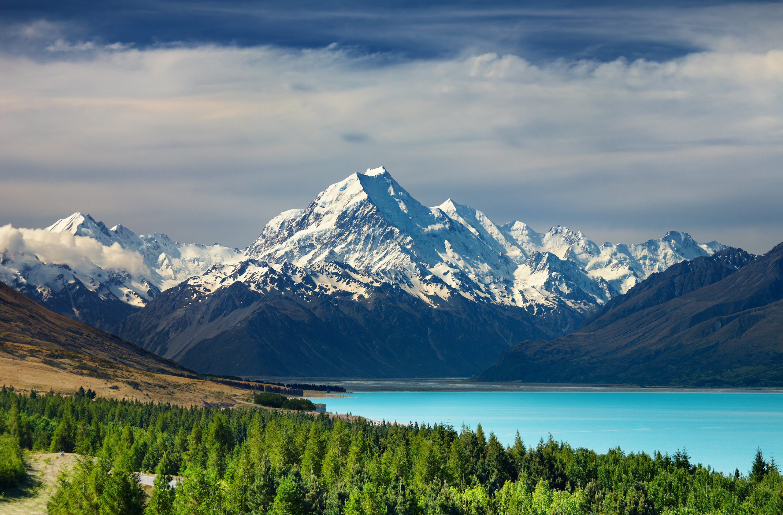 Mount,Cook,And,Pukaki,Lake,,New,Zealand